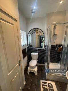 En-Suite Bathroom 