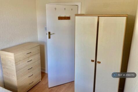 Small Double Bedroom Nr 4 On The 1st Floor