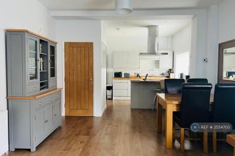 Kitchen / Dining