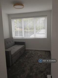 Converted Garage, Ideal Office/Workout/Extra Space