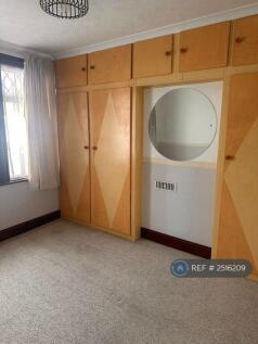 Room 1 - Fitted Wardrobe
