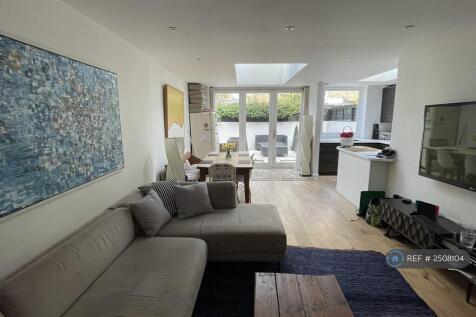 Lounge/Dining