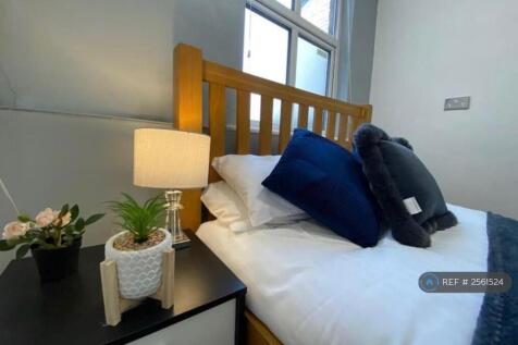 Bedroom (Bedding And Lamps Not Included)