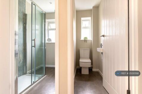 Shared Bathroom - Only Shared With 2 People