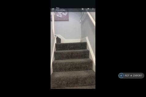 Private Entrance To Apartment From 1st Floor