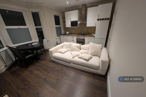 Living Room / Kitchen