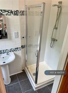 Room 5 Upstairs Ensuit Sink And Shower  