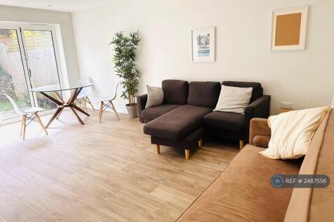 Bright Large Four Bedroom House 