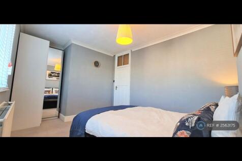 Master Bedroom ¿ Previously Furnished