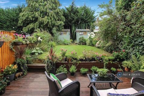 Rear Garden With Decking ¿ Perfect For Bbqs