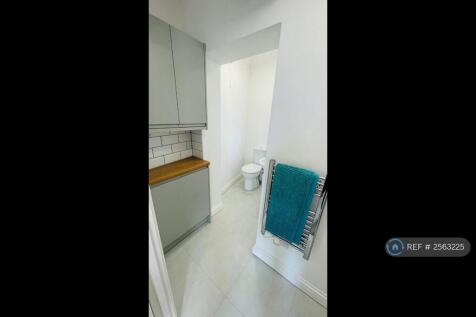 Flat 9 Shower Room