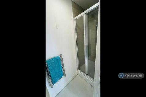 Flat 9 Shower Room
