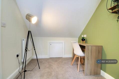Bedroom 4 Study Area