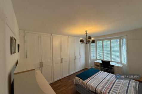 Middle Bedfroom