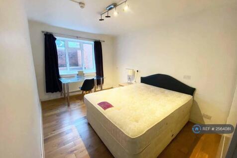 Large Double Park Facing - King-Size Bed