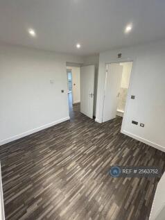 Bedroom 1 w/ Ensuite