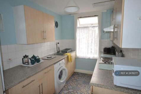 Kitchen With Space For Washer &amp; Fridge Freezer