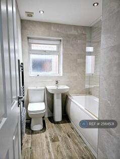 Upstairs Bathroom 