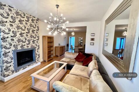 Living Room/ Dining Room 