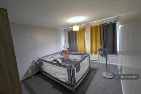 Double Bedroom (Front)