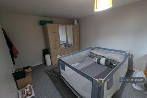 Double Bedroom (Front)