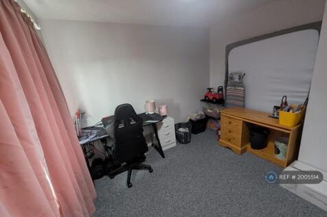 Double Bedroom (Back)