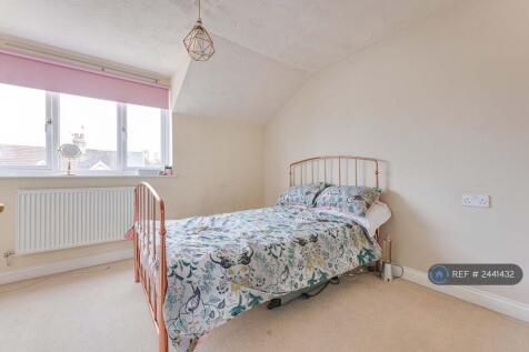 Large Double Bedroom 2