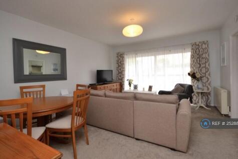 Living Room/Dining Area