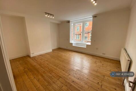Living Room/Reception
