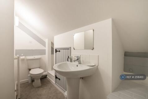 Bed 1 Ensuite Bathroom