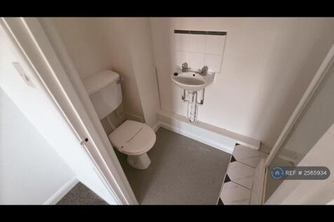Ensuite To Bedroom 4