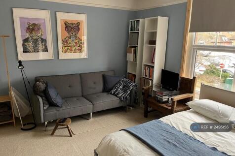 Main Bedroom. Triple Glazed.