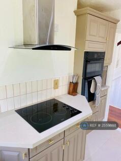 Kitchen - Hob And Extractor