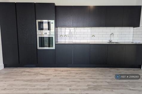Fully Fitted Kitchen