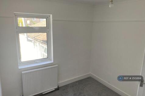 Middle Bedroom - Double