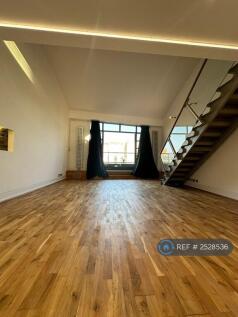Living Room / Patio