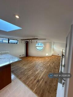 Kitchen/ Dining Area