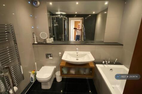 Large Bathroom 