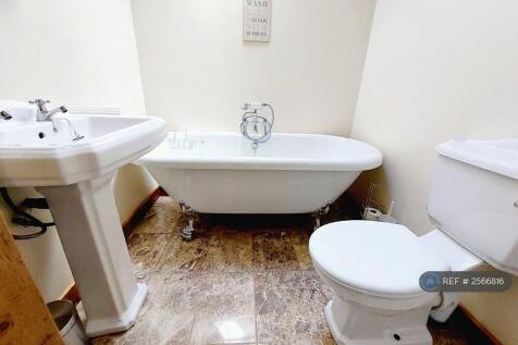 1st Floor Bathroom