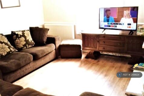 Lounge, 2 Large Couches, 39&#34;Freeviewhdtv