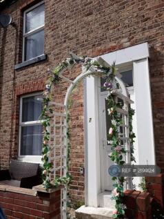3beds Facing Front &amp; Fully Enclosed Back Garden