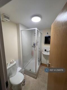 En-Suite To Main Bedroom