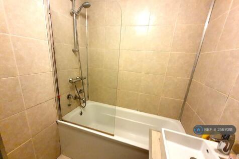 1st Floor Bathroom