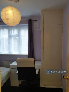 Comfortabl Furnished Single Room