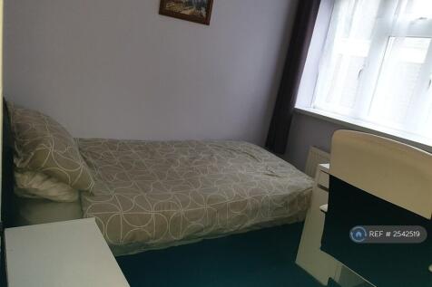 Comfortably Furnished Single Room