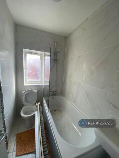 Upstairs Bathroom 