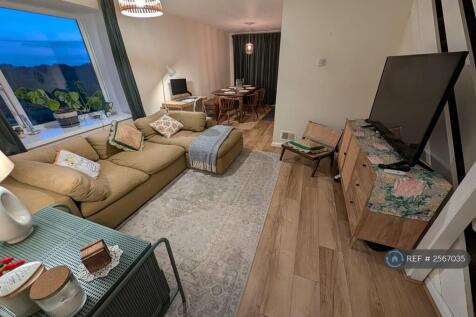 Lounge / Diner (With Views Over Epsom Downs)
