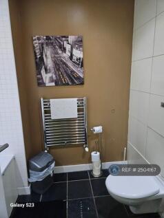 Hallway Barhroom
