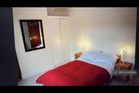 First Bedroom (4.3m x 3.4m)