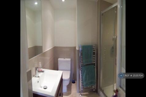 Ensuite Bedroom 1